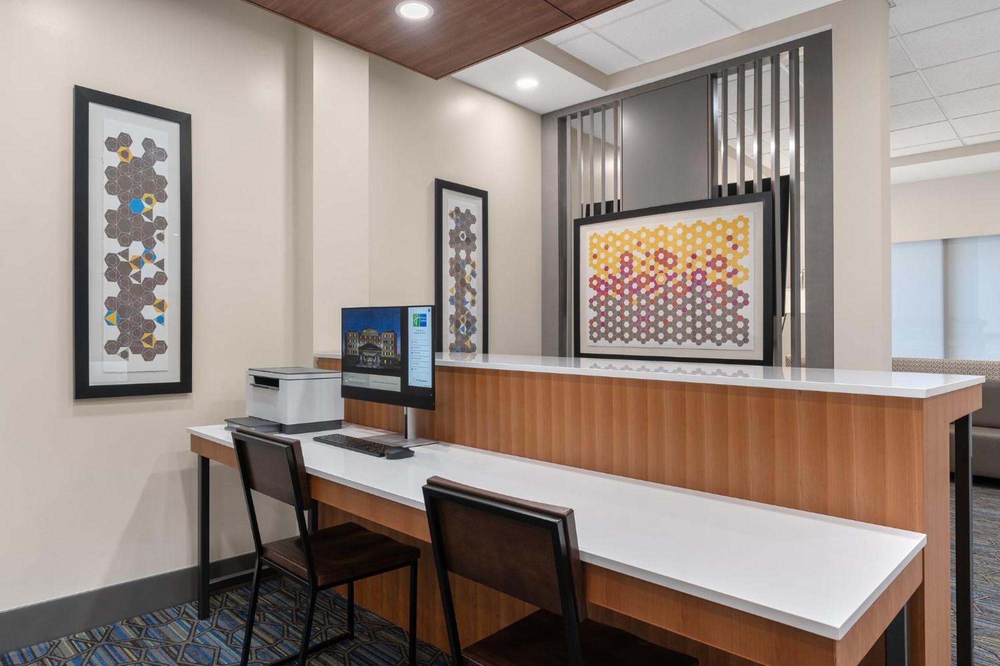 Holiday Inn Express Hotel & Suites Coralville By Ihg Eksteriør billede