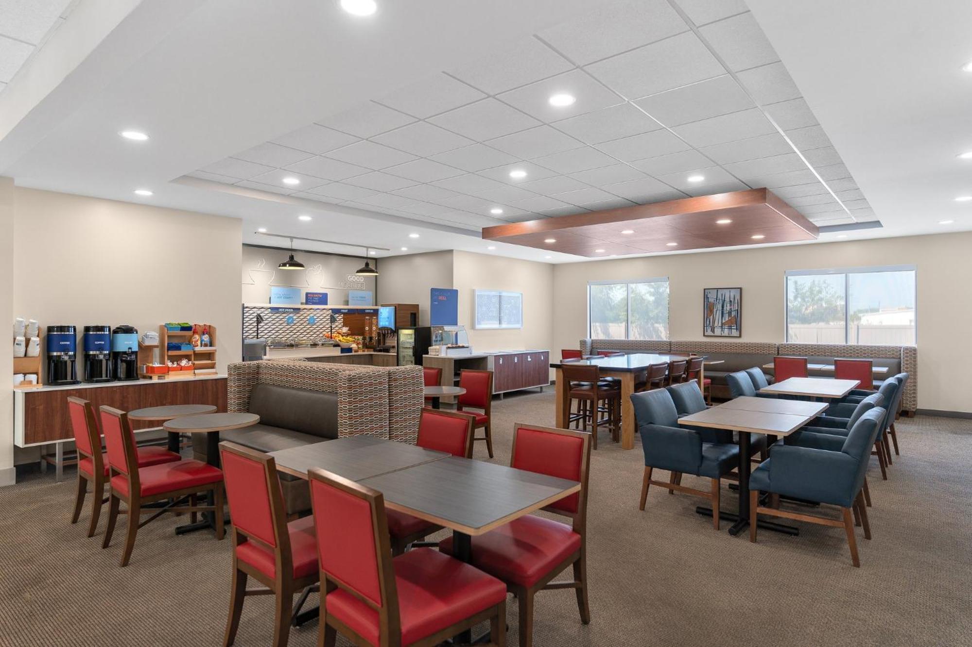 Holiday Inn Express Hotel & Suites Coralville By Ihg Eksteriør billede