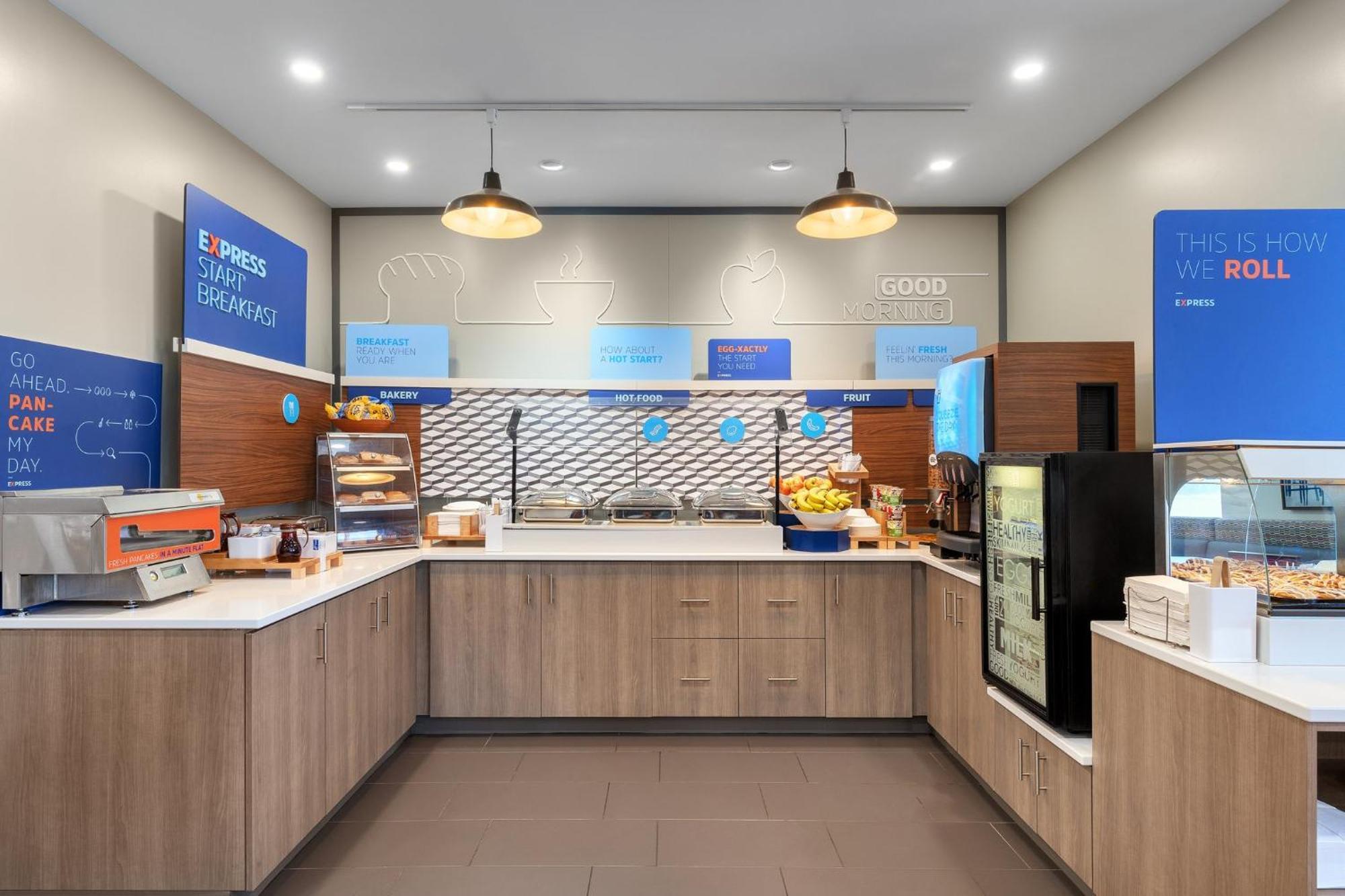 Holiday Inn Express Hotel & Suites Coralville By Ihg Eksteriør billede