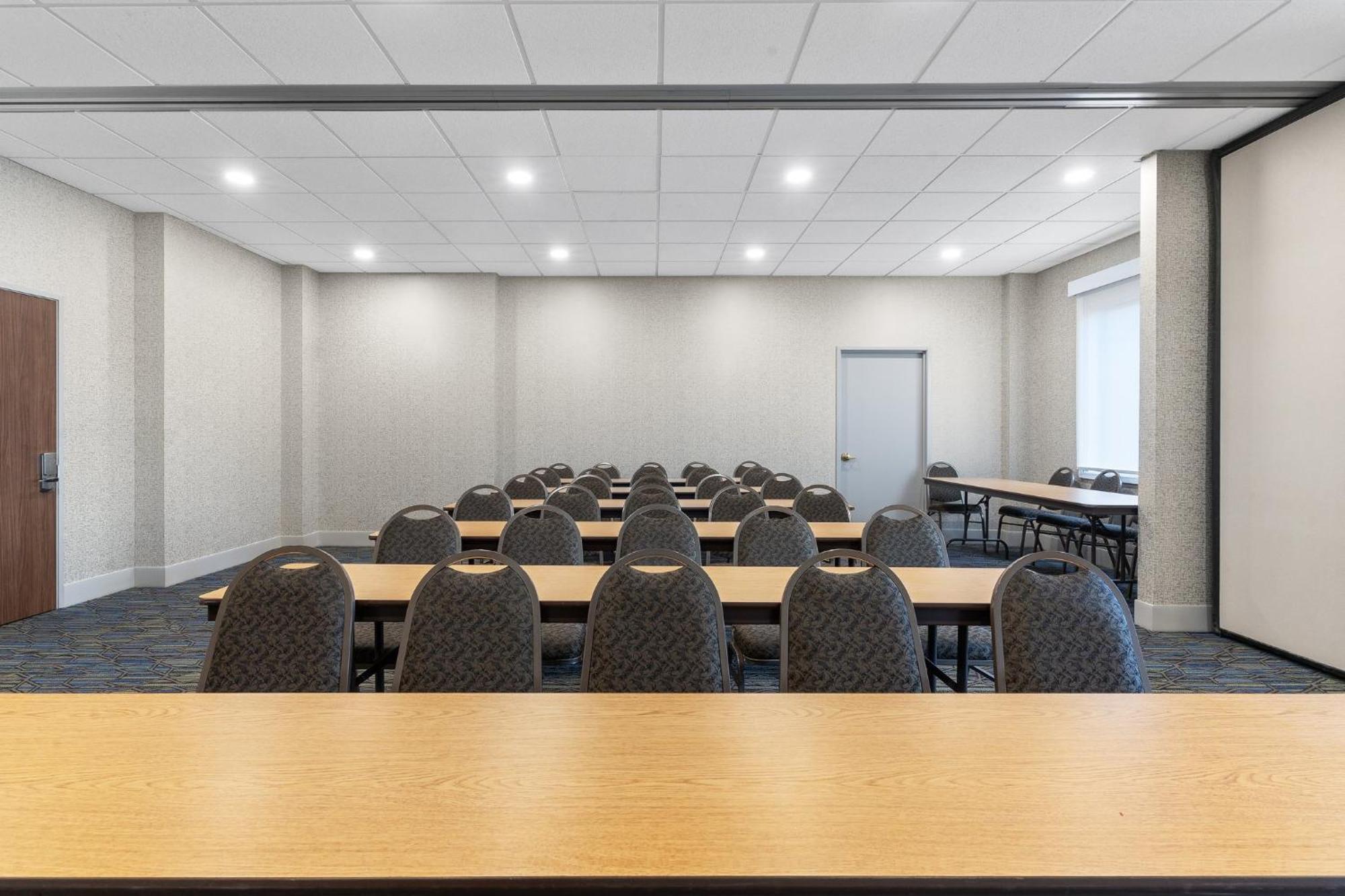 Holiday Inn Express Hotel & Suites Coralville By Ihg Eksteriør billede