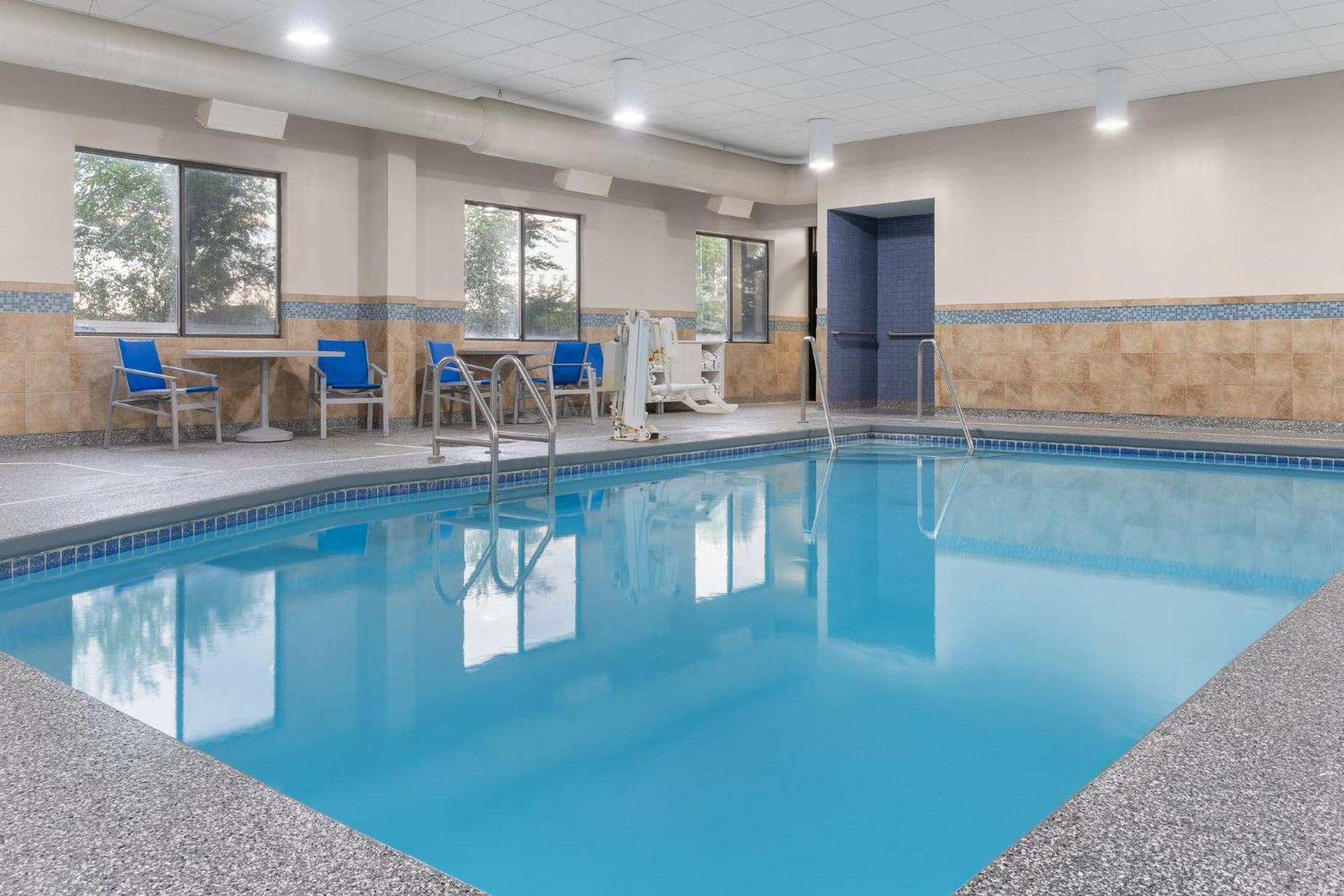 Holiday Inn Express Hotel & Suites Coralville By Ihg Eksteriør billede