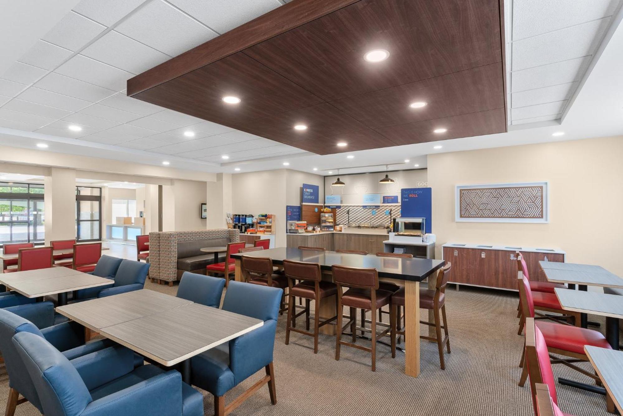 Holiday Inn Express Hotel & Suites Coralville By Ihg Eksteriør billede