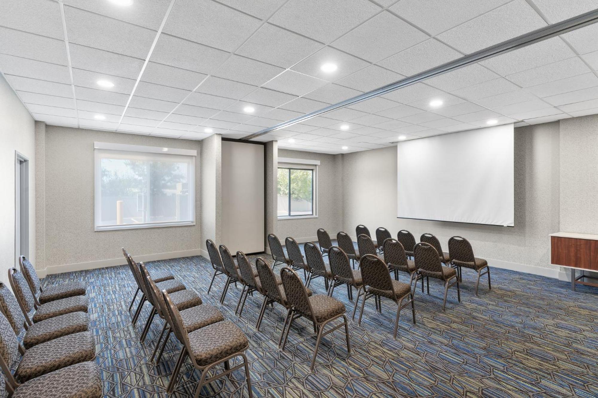Holiday Inn Express Hotel & Suites Coralville By Ihg Eksteriør billede