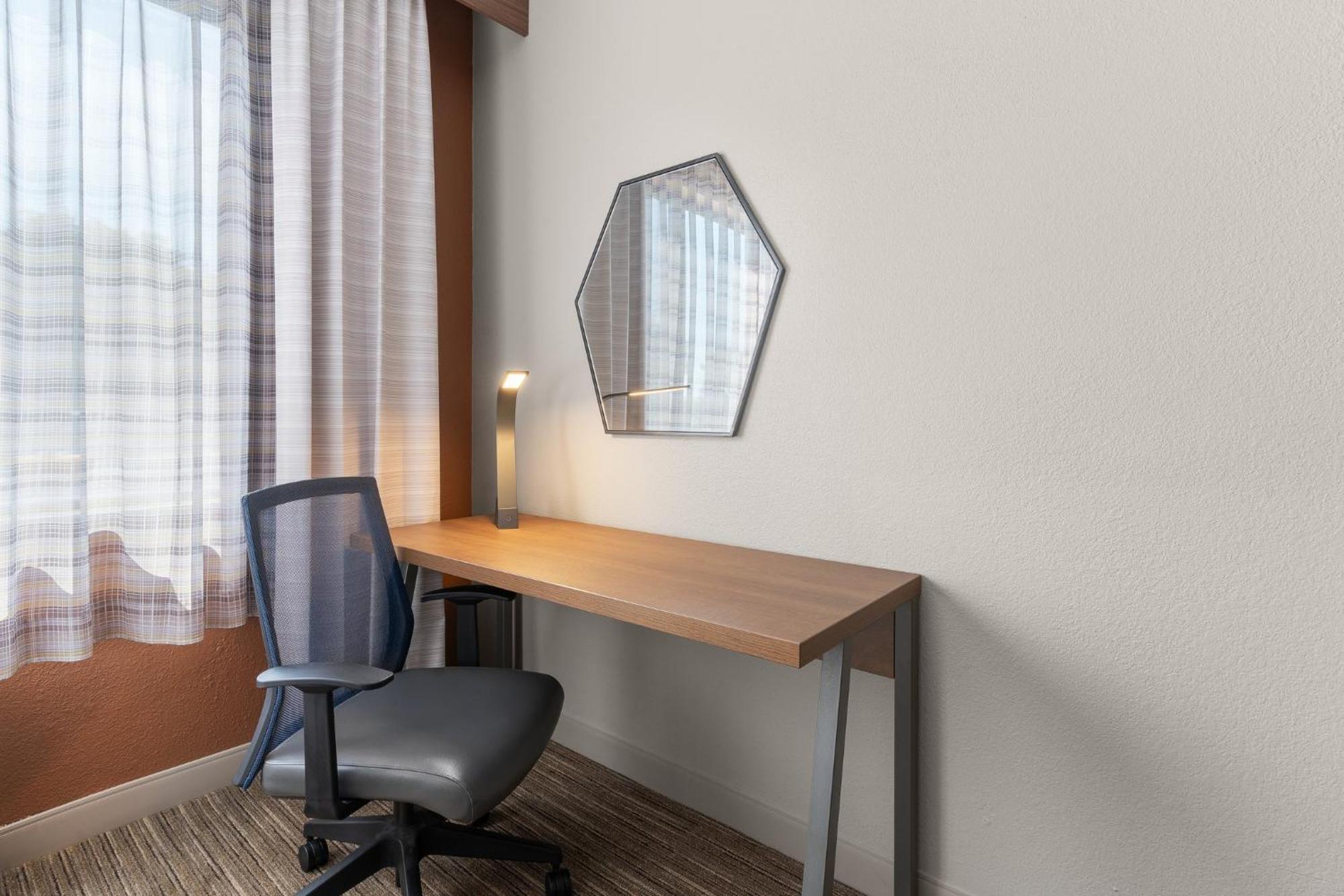 Holiday Inn Express Hotel & Suites Coralville By Ihg Eksteriør billede