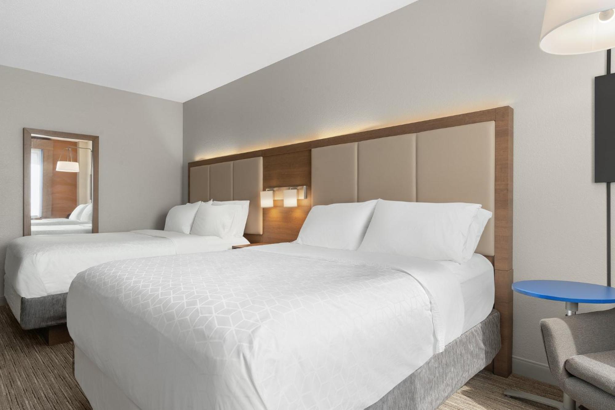 Holiday Inn Express Hotel & Suites Coralville By Ihg Eksteriør billede