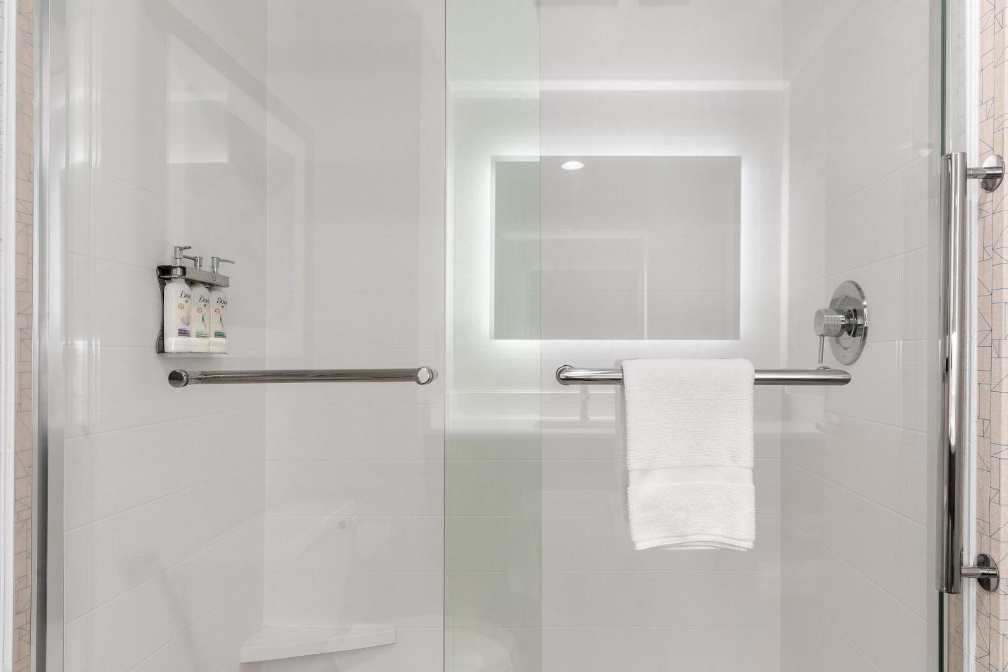 Holiday Inn Express Hotel & Suites Coralville By Ihg Eksteriør billede