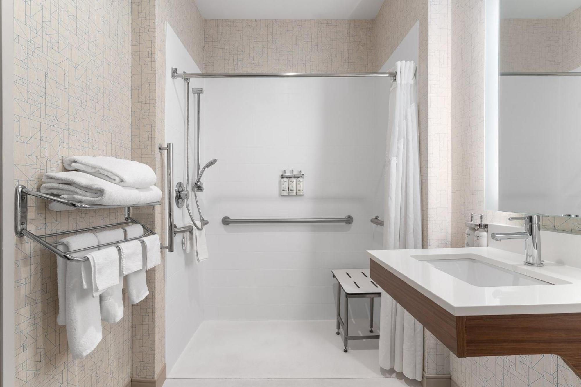 Holiday Inn Express Hotel & Suites Coralville By Ihg Eksteriør billede