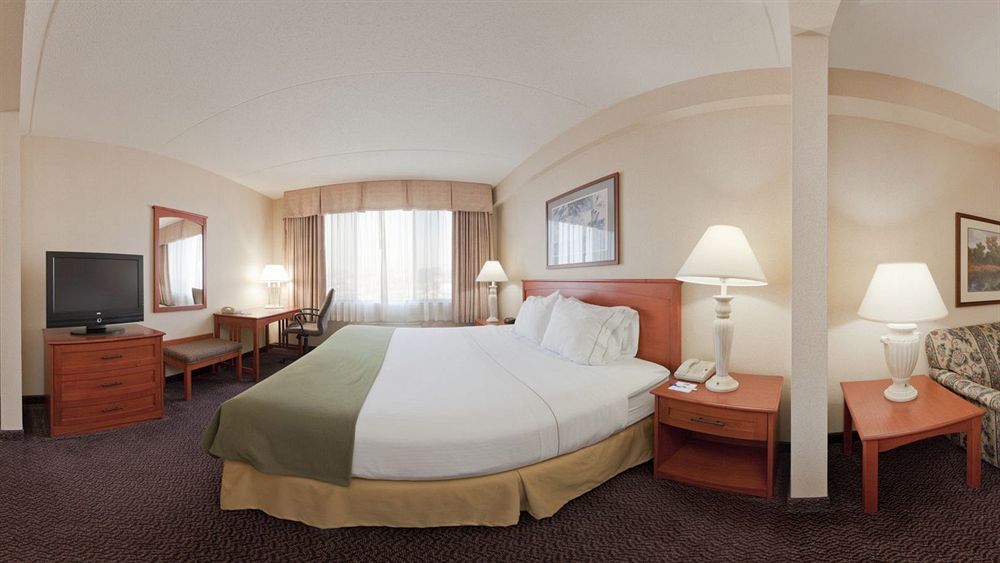 Holiday Inn Express Hotel & Suites Coralville By Ihg Eksteriør billede